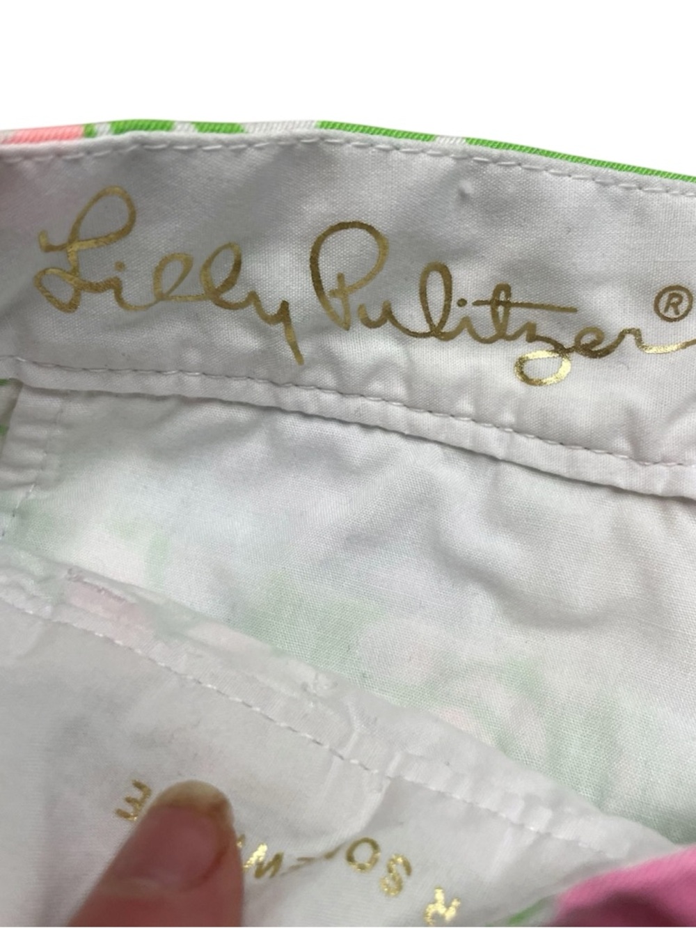 Lilly Pulitzer "Buttercup" scalloped hem shorts in the "Hibiscus Stroll" print 0 - Picture 3 of 7
